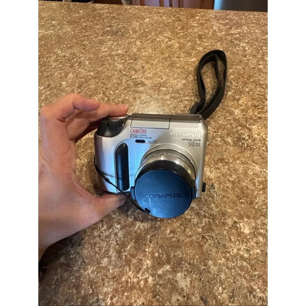 Olympus Camedia C-700 Ultra Zoom 2.1MP Digital Camera 10x Optical Zoom Tested Wo